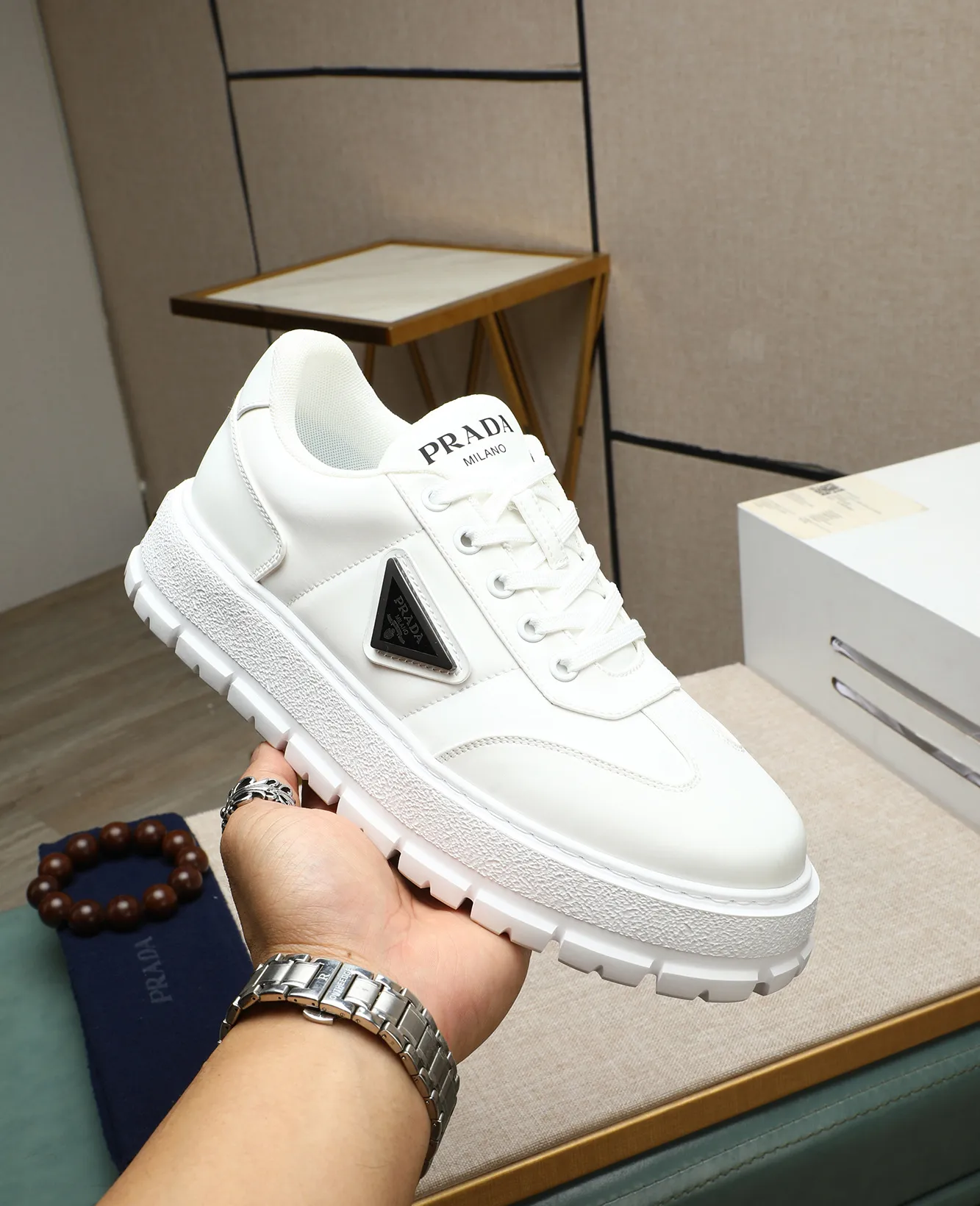 Men's shoes 💰580 high version official website popular models are on the market, 🆘 trendy brand (Prada) mainly promotes popular models, avant-garde and versatile fashionable men's shoes private version mold opening, cowhide surface splicing 1:1 replica... fashionable and simple, original imported cowhide lining cowhide feet; the atmosphere and personality are more fashionable, eye-catching and pursuing class. It will subvert the old idea and be a must-have for fashion trendsetters with you! Must keep it for yourself! Tall and comfortable, large and low, high-end quality workmanship. Code number: 38-45